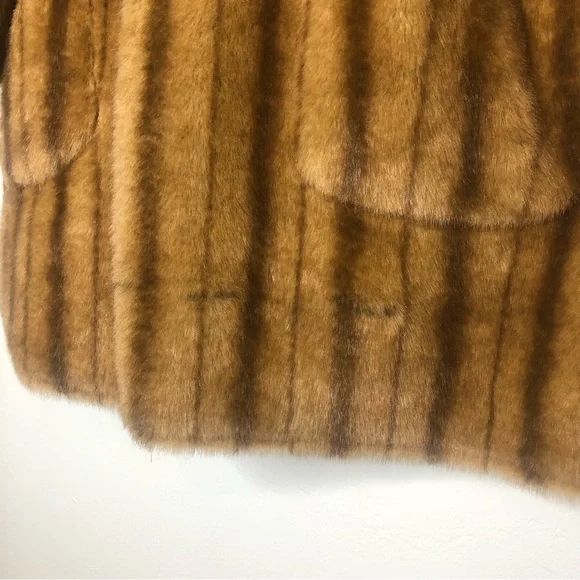 Jones New York Reversible Faux Fur Coat in Camel, size 2X. - Picture 14 of 14